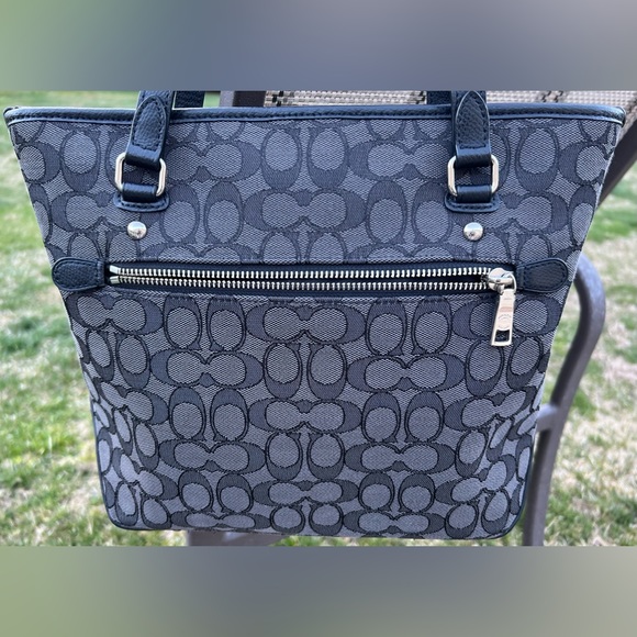 COACH Signature Tote/Bag - Picture 4 of 14
